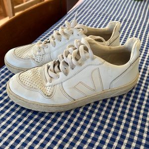 Veja White sneakers size 38 / 7.5 / 8